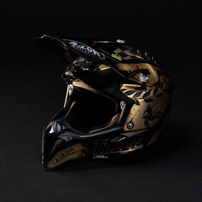 Κράνος Motocross Airoh Aviator 3.0 "TC 222 THE LEGEND" μαύρο-χρυσό