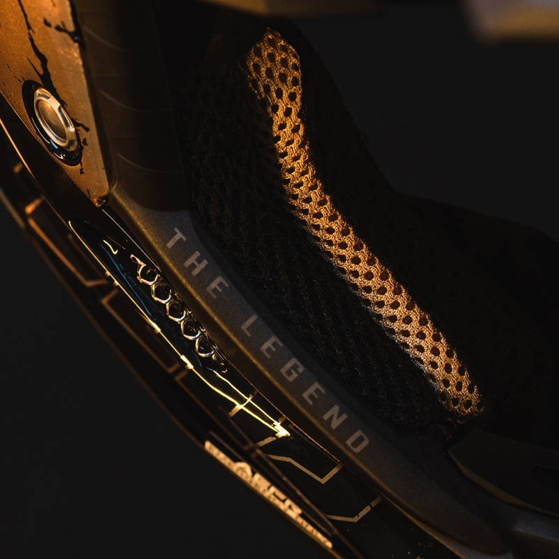 Κράνος Motocross Airoh Aviator 3.0 "TC 222 THE LEGEND" μαύρο-χρυσό