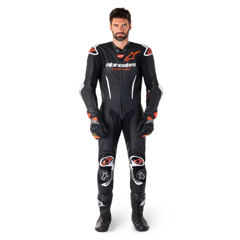 Alpinestars GP-R7 Tech-Air ready/compatible μαύρο-λευκό-φλούο κόκκινο μονοκόμματο δερμάτινο κοστούμι μοτοσικλέτας