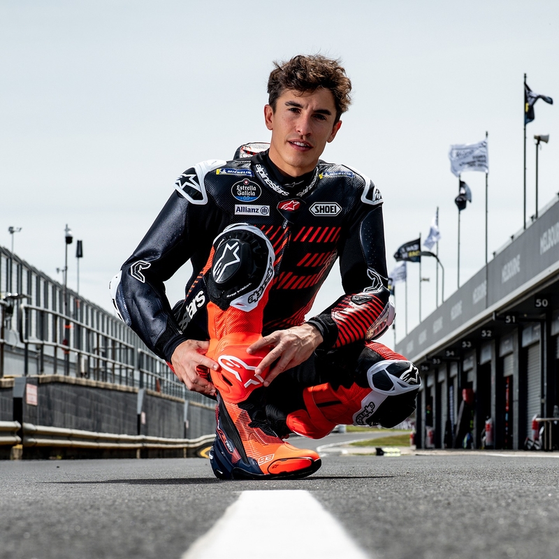 Alpinestars Supertech R Vented limited edition MM93 Marc Marquez fluo red-blue-black μπότες μοτοσικλέτας