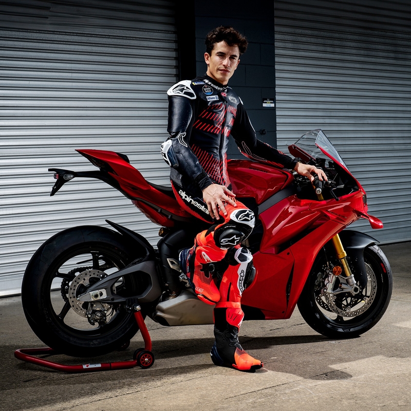 Alpinestars Supertech R Vented limited edition MM93 Marc Marquez fluo red-blue-black μπότες μοτοσικλέτας