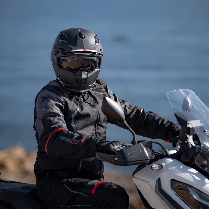Κράνος ανοιχτού προσώπου με μάσκα MT Streetfighter SV S Solid A1 μαύρο ματ