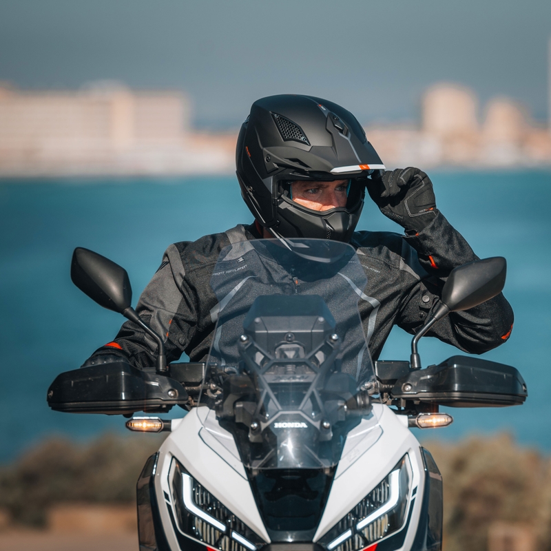 Κράνος ανοιχτού προσώπου με μάσκα MT Streetfighter SV S Solid A1 μαύρο ματ