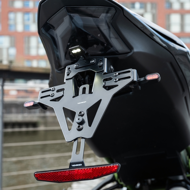 Βάση πινακίδας κυκλοφορίας με φως Highsider Akron RS PRO Kawasaki Ninja και Z Black