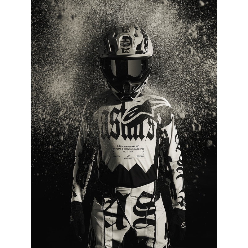Κράνος motocross περιορισμένης έκδοσης Alpinestars Supertech S-M7 Wolf Dust σε μαύρο χρώμα