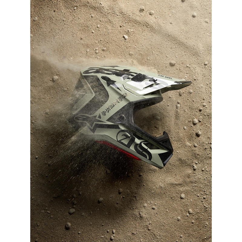 Κράνος motocross περιορισμένης έκδοσης Alpinestars Supertech S-M7 Wolf Dust σε μαύρο χρώμα