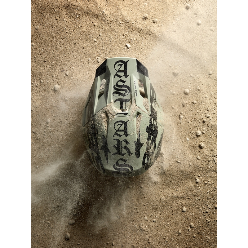Κράνος motocross περιορισμένης έκδοσης Alpinestars Supertech S-M7 Wolf Dust σε μαύρο χρώμα