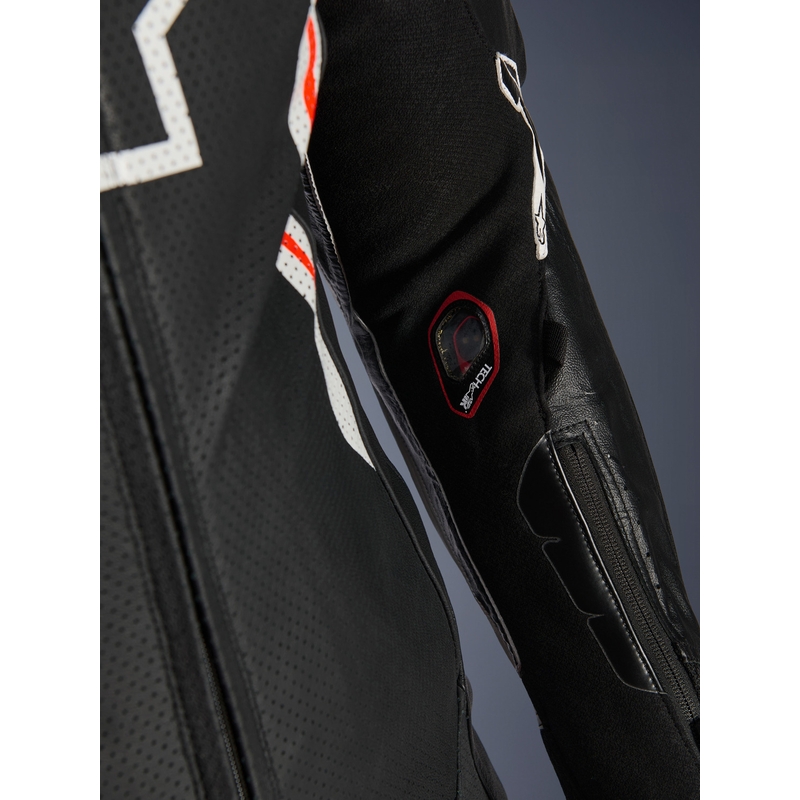 Ολόσωμη δερμάτινη φόρμα μοτοσικλέτας Alpinestars GP TECH V5 σε μαύρο-λευκό-φλουορ κόκκινο