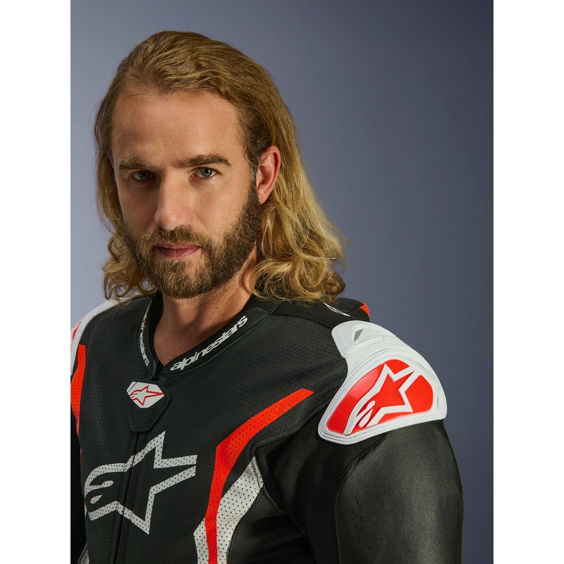 Ολόσωμη δερμάτινη φόρμα μοτοσικλέτας Alpinestars GP TECH V5 σε μαύρο-λευκό-φλουορ κόκκινο