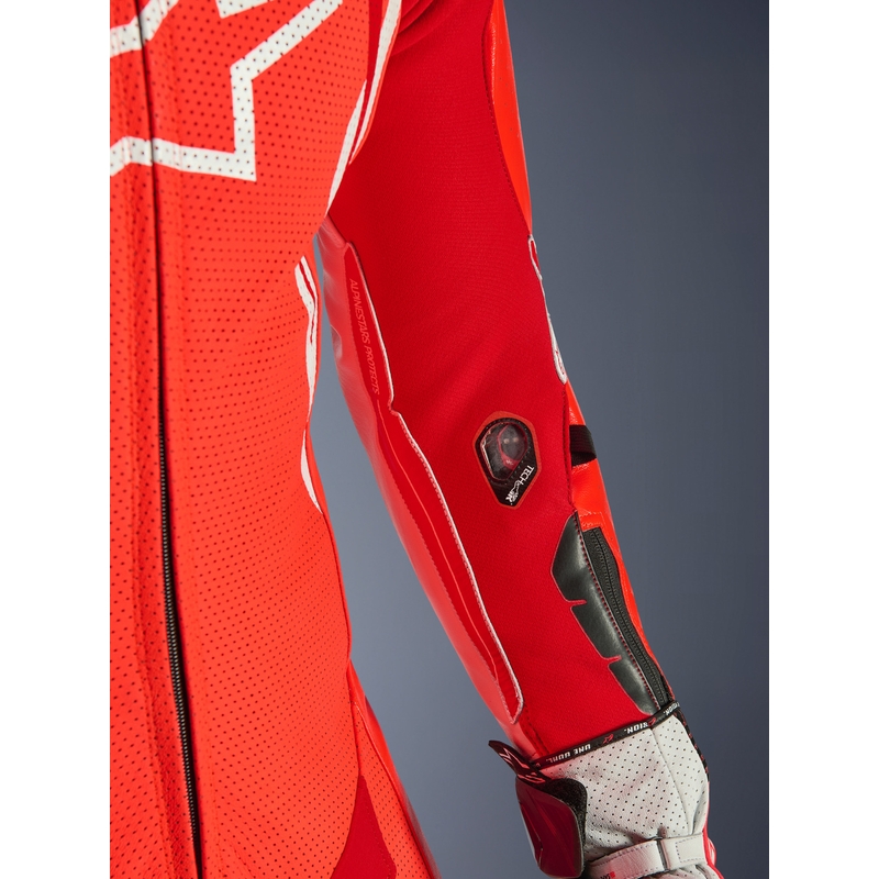 Ολόσωμη φόρμα μοτοσικλέτας Alpinestars GP TECH V5 από δέρμα σε φθορίζον κόκκινο-κόκκινο-λευκό