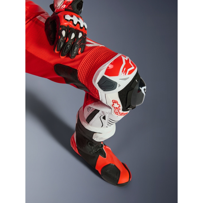 Ολόσωμη φόρμα μοτοσικλέτας Alpinestars GP TECH V5 από δέρμα σε φθορίζον κόκκινο-κόκκινο-λευκό