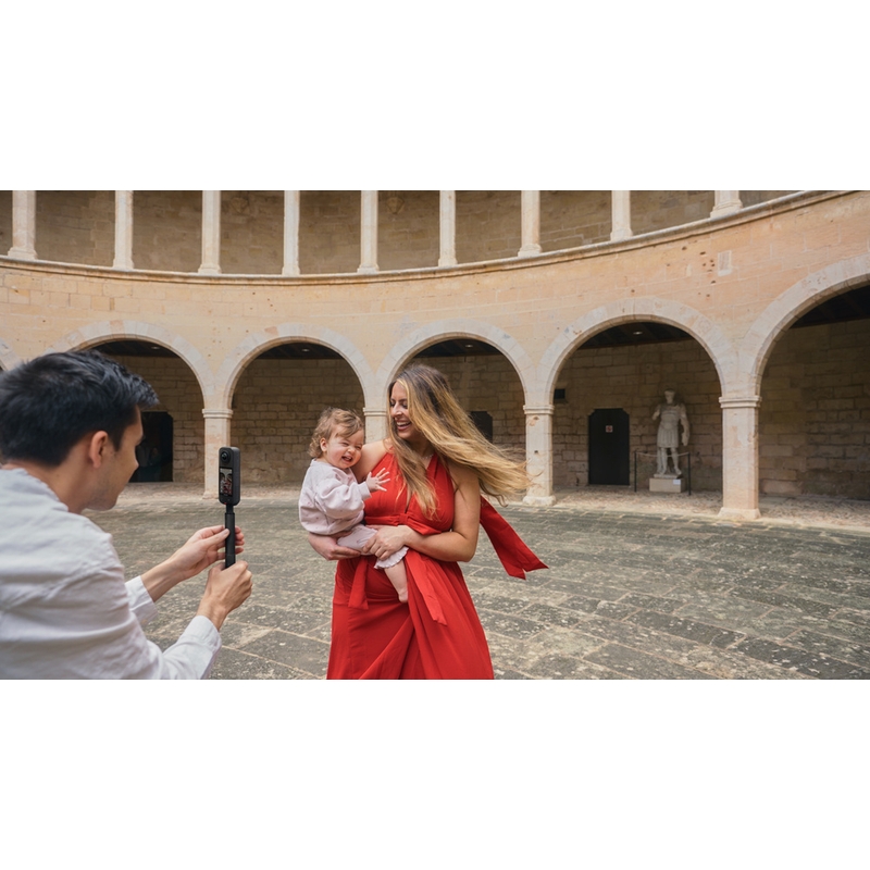 Κάμερα δράσης Insta360 X5 σε μαύρο χρώμα