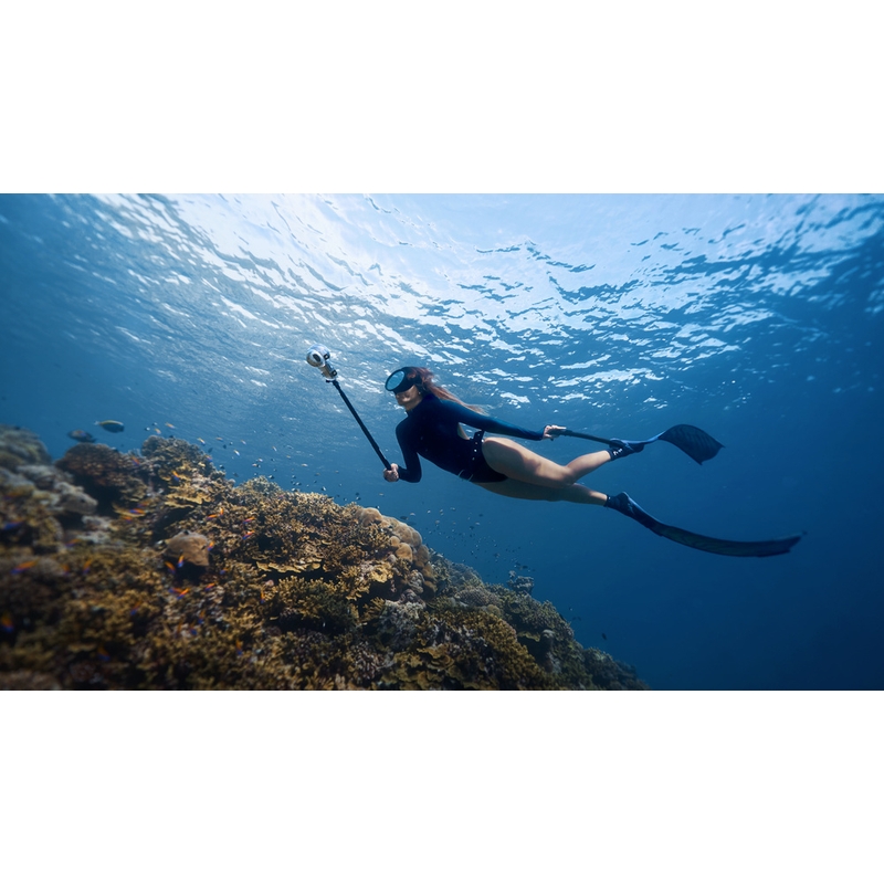 Κάμερα δράσης Insta360 X5 σε μαύρο χρώμα